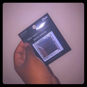 SelfieMirror 👁👄👁